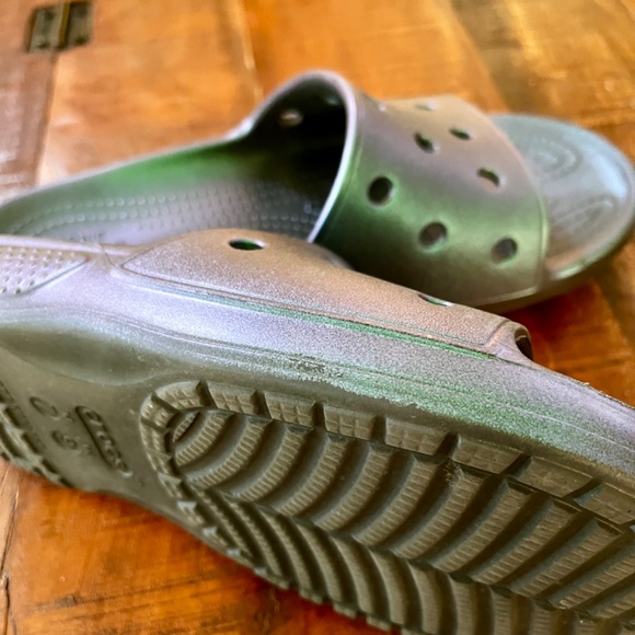 CROCS Iconic Comfort Iridescent Green Sandal Slides - Women's 9, Men's 7 - Picture 9 of 9